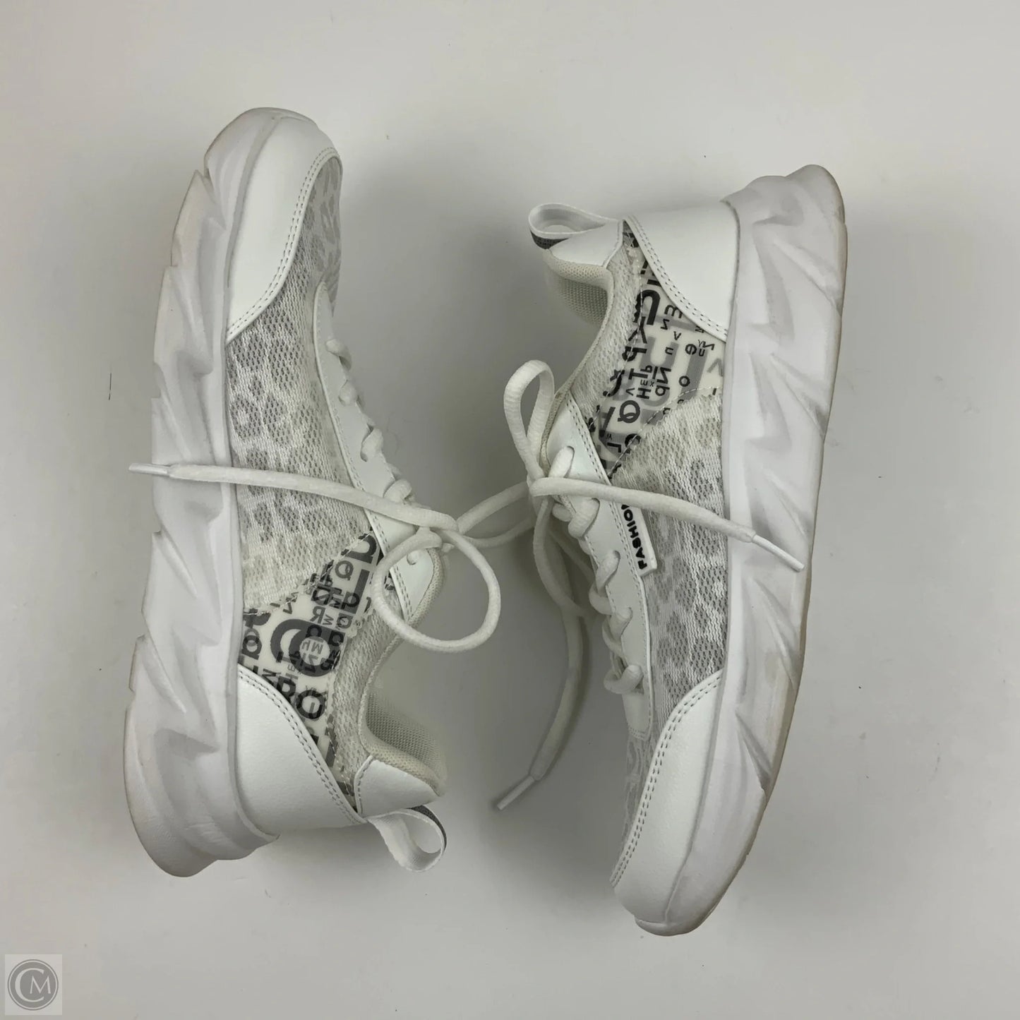 Shoes Athletic By Clothes Mentor In White, Size: 9