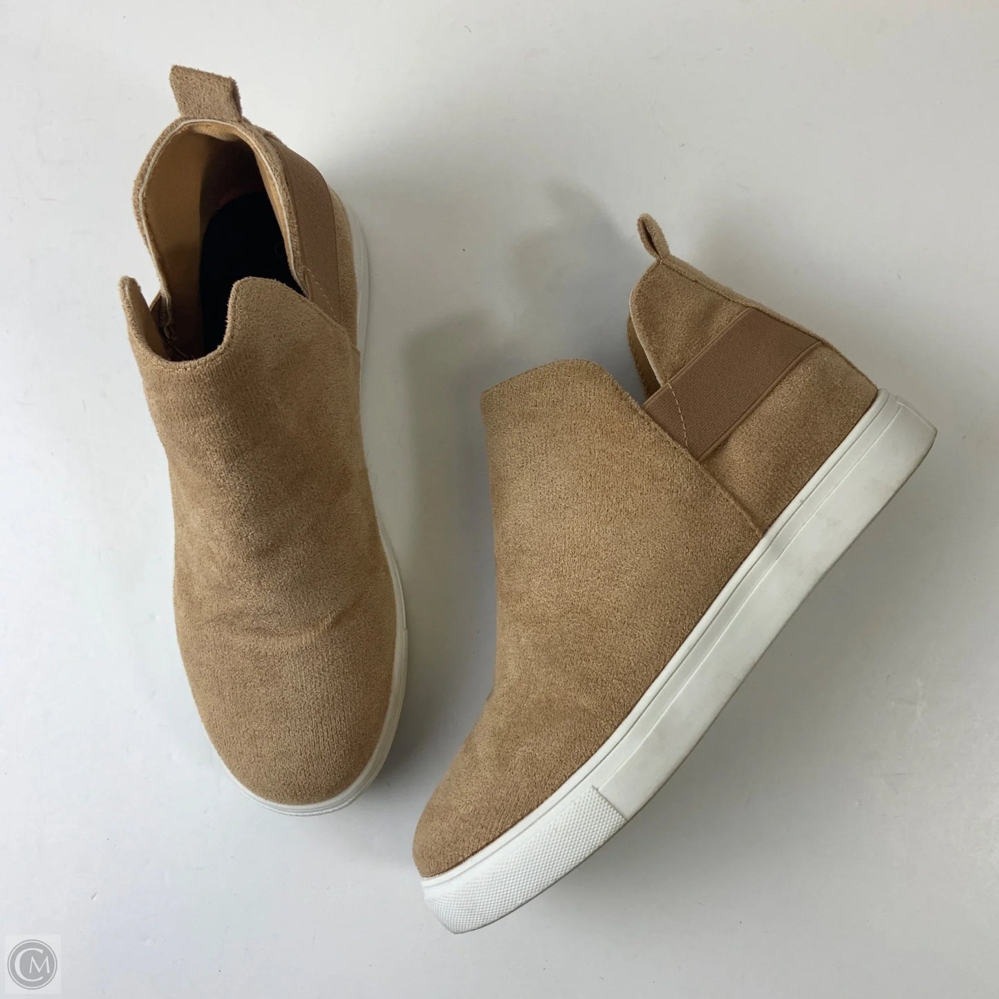 Shoes Sneakers By Clothes Mentor In Tan, Size: 9.5
