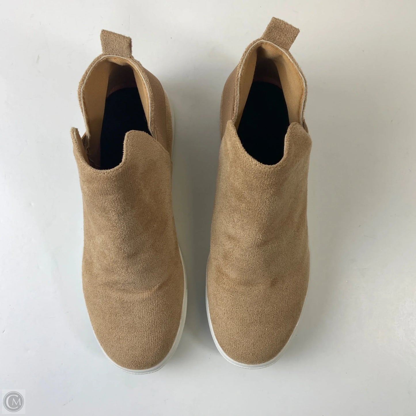 Shoes Sneakers By Clothes Mentor In Tan, Size: 9.5