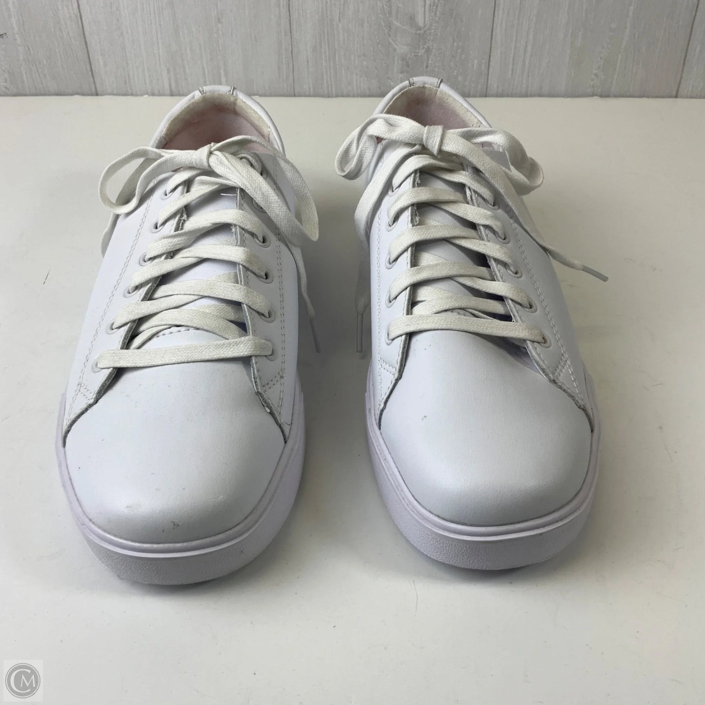 Shoes Sneakers By Clothes Mentor In White, Size: 10.5