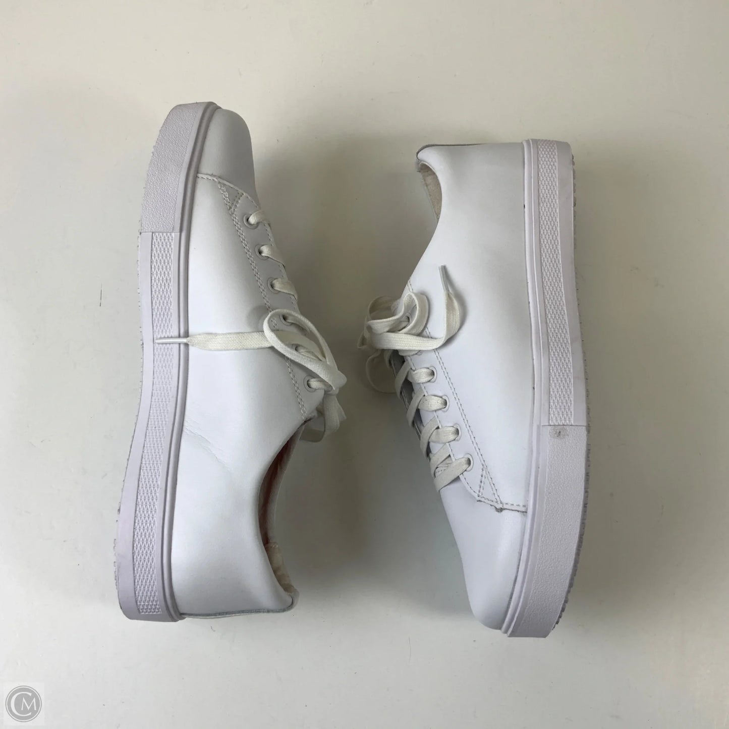Shoes Sneakers By Clothes Mentor In White, Size: 10.5