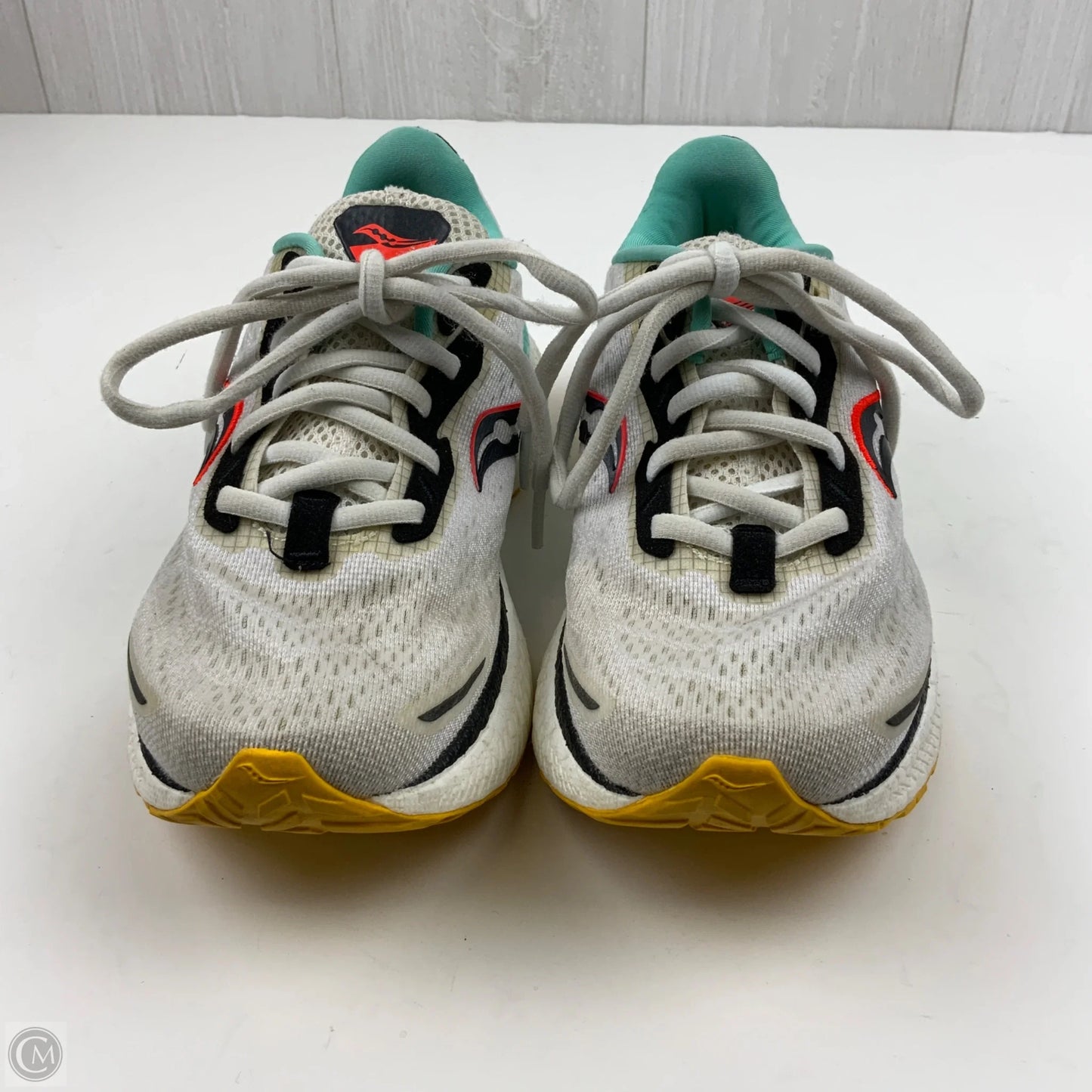 Shoes Athletic By Saucony In White, Size: 5