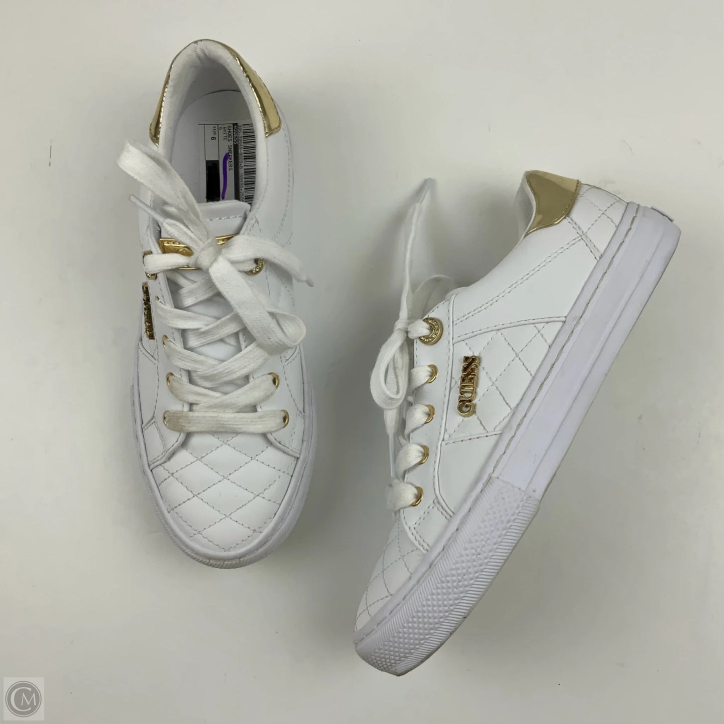 Shoes Sneakers By Guess In White, Size: 6