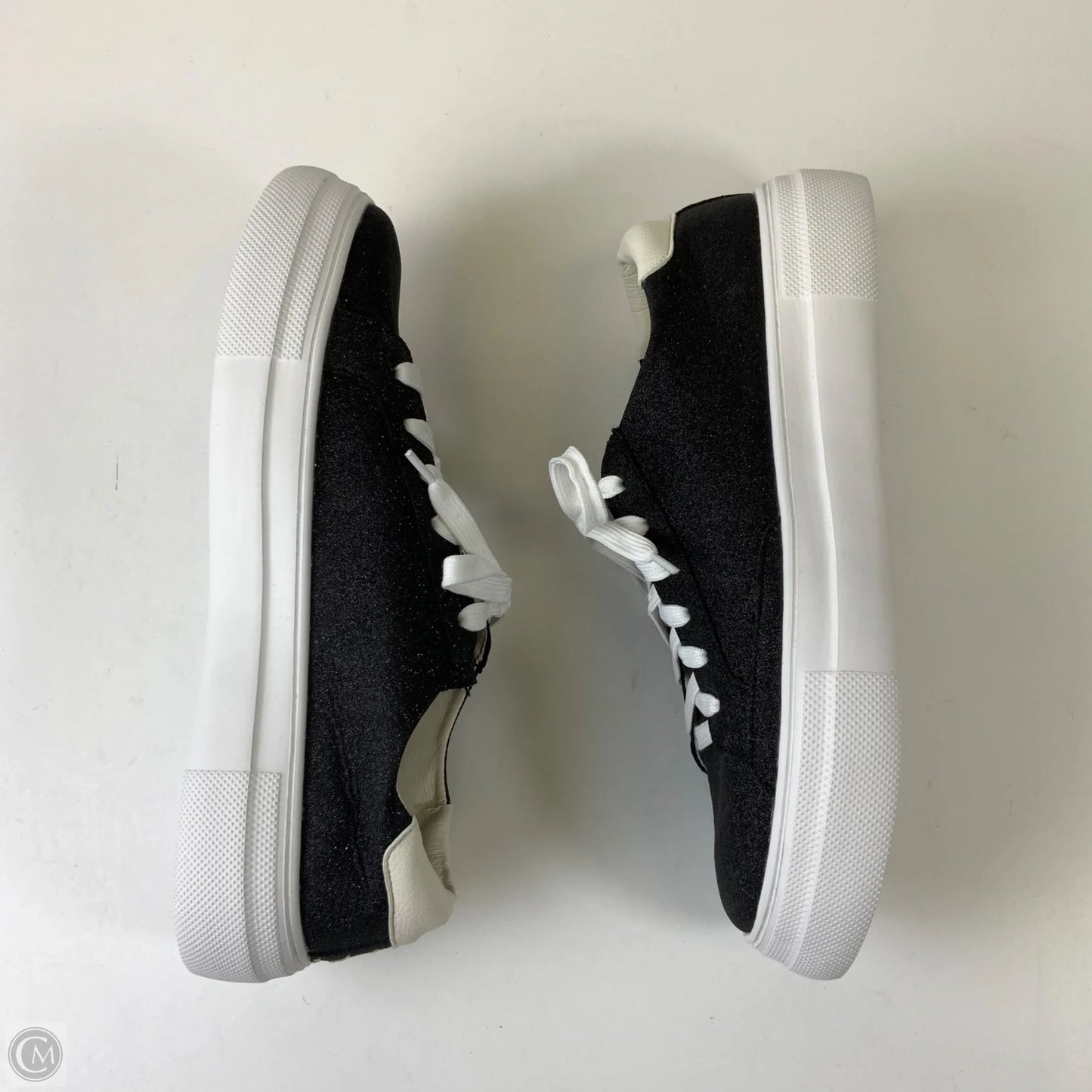 Shoes Sneakers By Clothes Mentor In Black, Size: 10