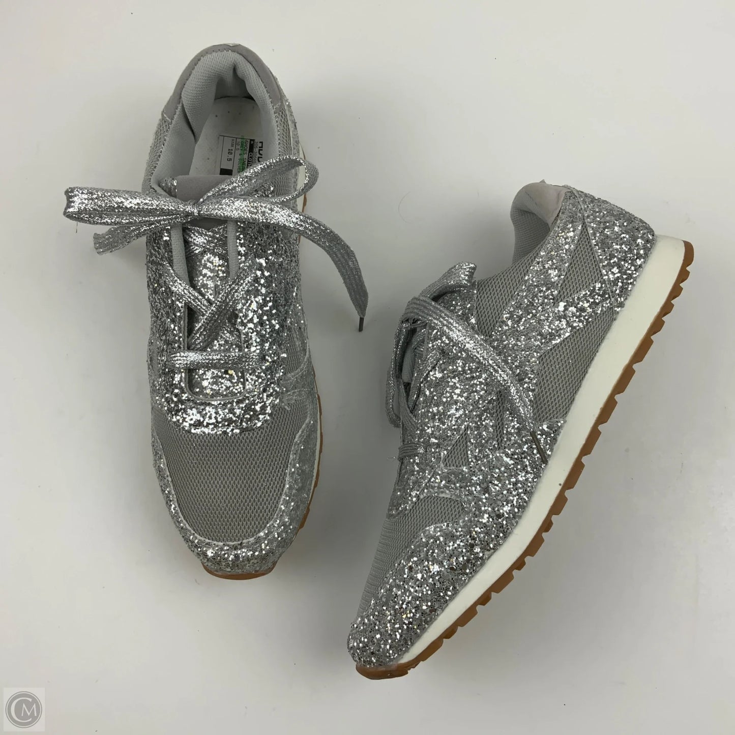 Shoes Sneakers By Clothes Mentor In Grey & Silver, Size: 10.5