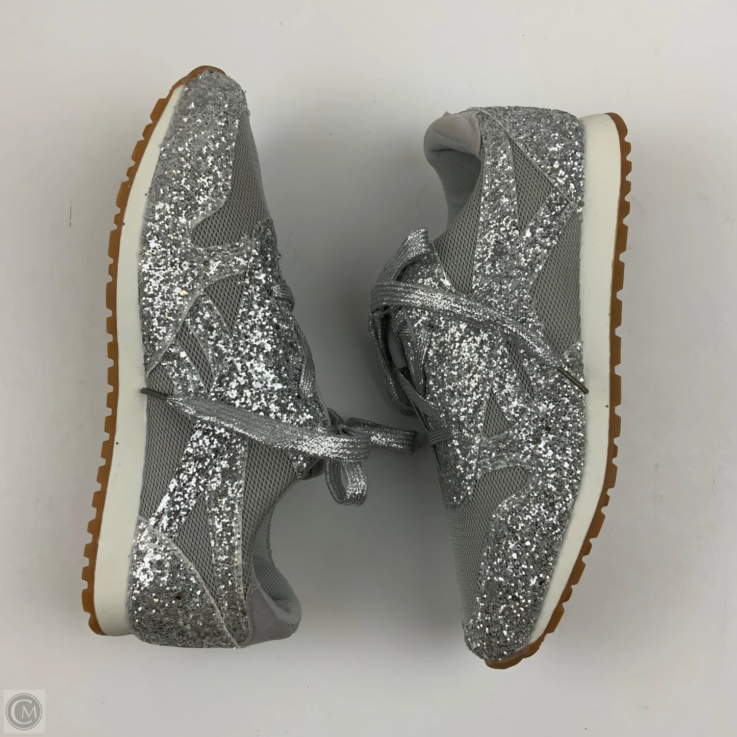 Shoes Sneakers By Clothes Mentor In Grey & Silver, Size: 10.5