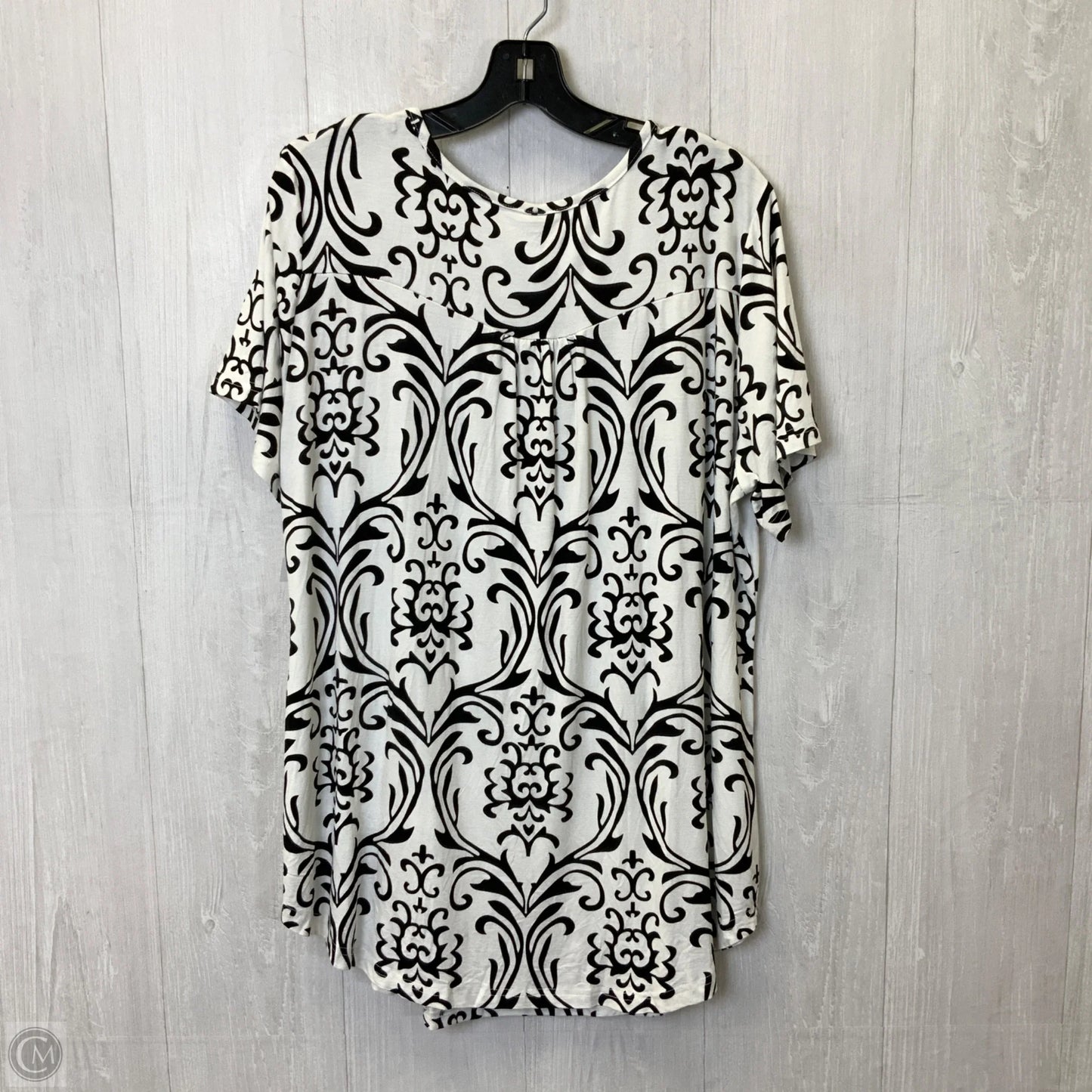 Top Short Sleeve By Clothes Mentor In Black & White, Size: Xxl