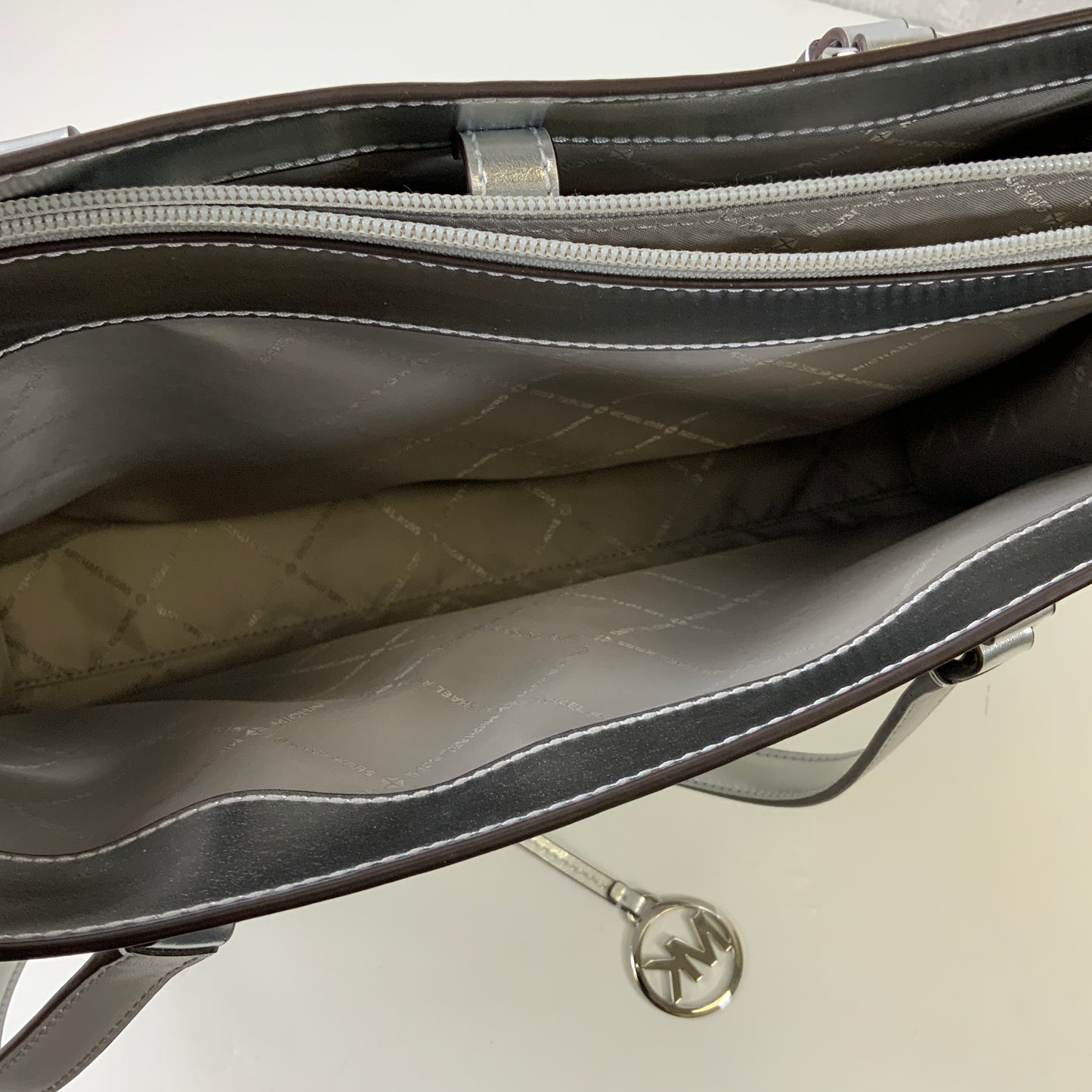 Handbag Designer By Michael Kors In Silver & White, Size:Large