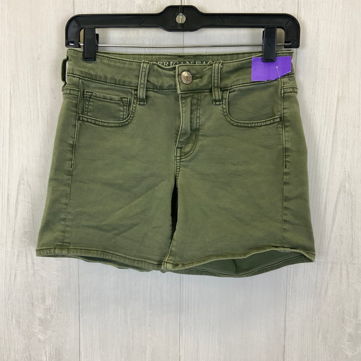 Green Shorts American Eagle, Size 0