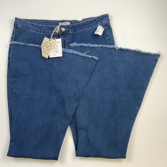 Jeans Flared By Clothes Mentor In Blue Denim, Size: 12