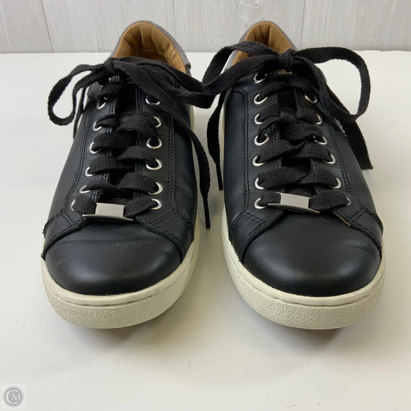 Shoes Designer By Ugg In Black, Size: 11