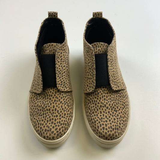 Shoes Sneakers By Universal Thread In Animal Print, Size: 7