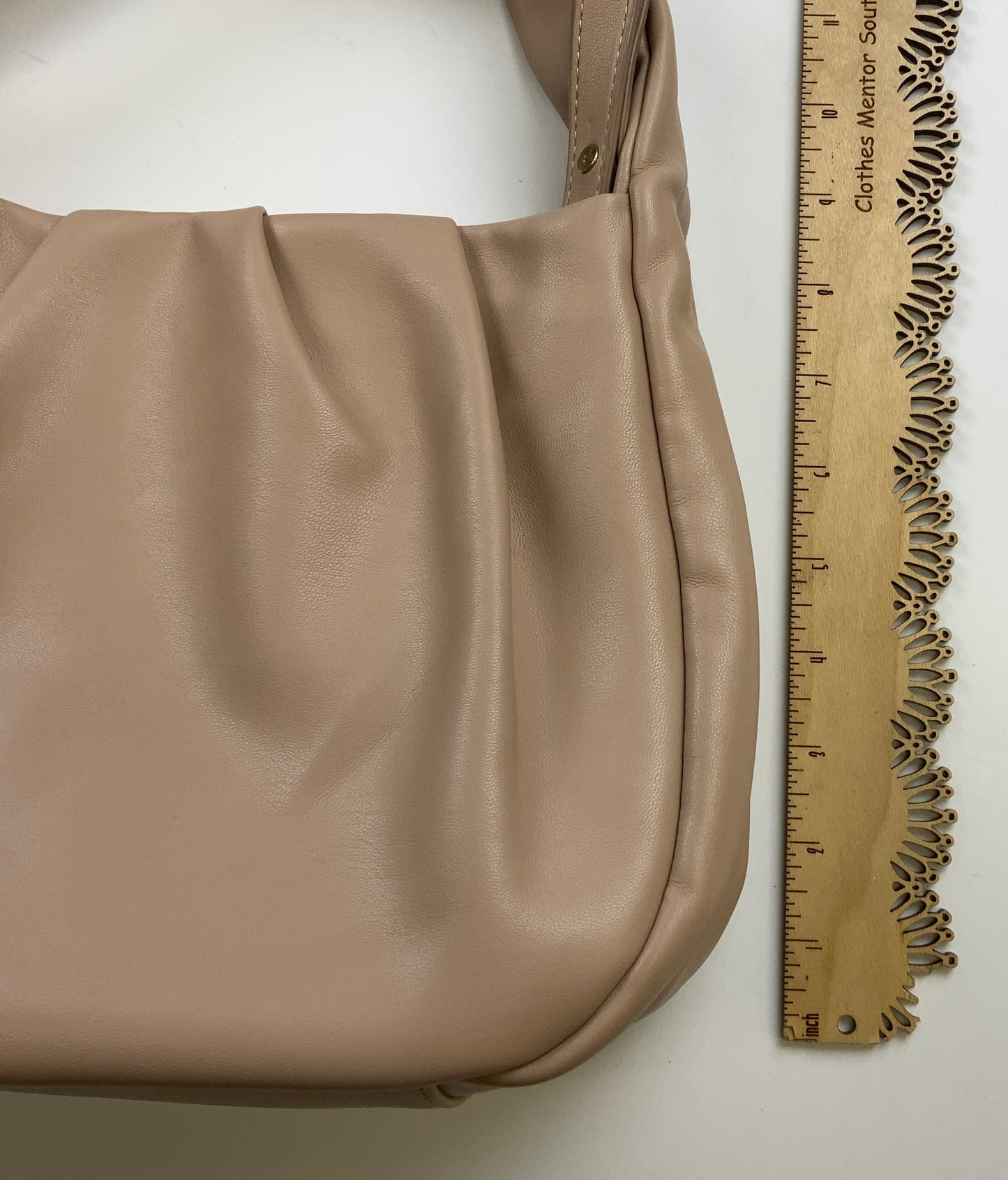 Handbag By Clothes Mentor, Size: Medium