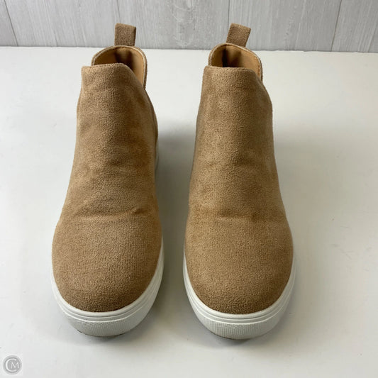 Shoes Sneakers By Clothes Mentor In Tan, Size: 9.5