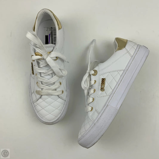 Shoes Sneakers By Guess In White, Size: 6