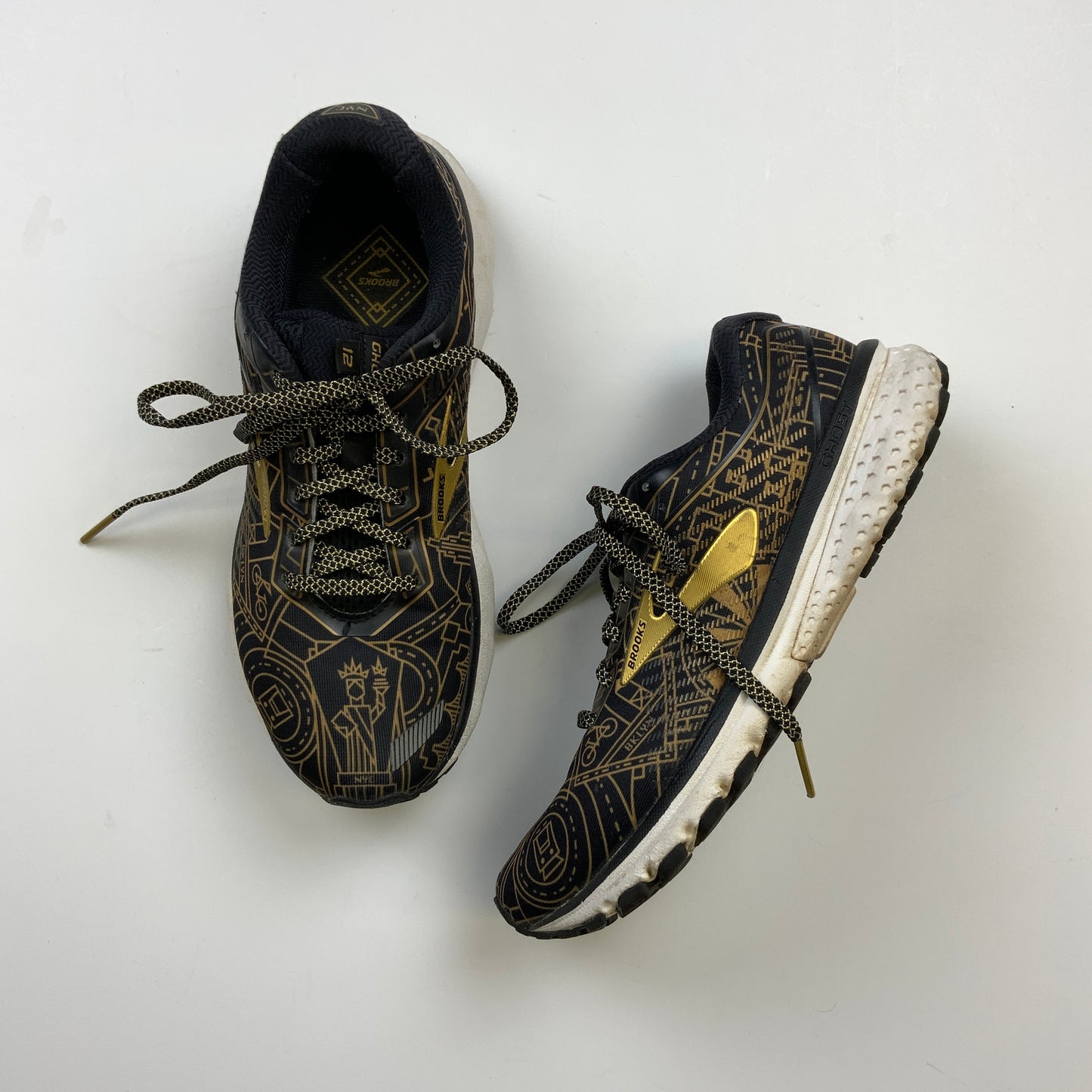 Black & Gold Shoes Athletic Brooks, Size 7