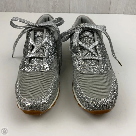 Shoes Sneakers By Clothes Mentor In Grey & Silver, Size: 10.5