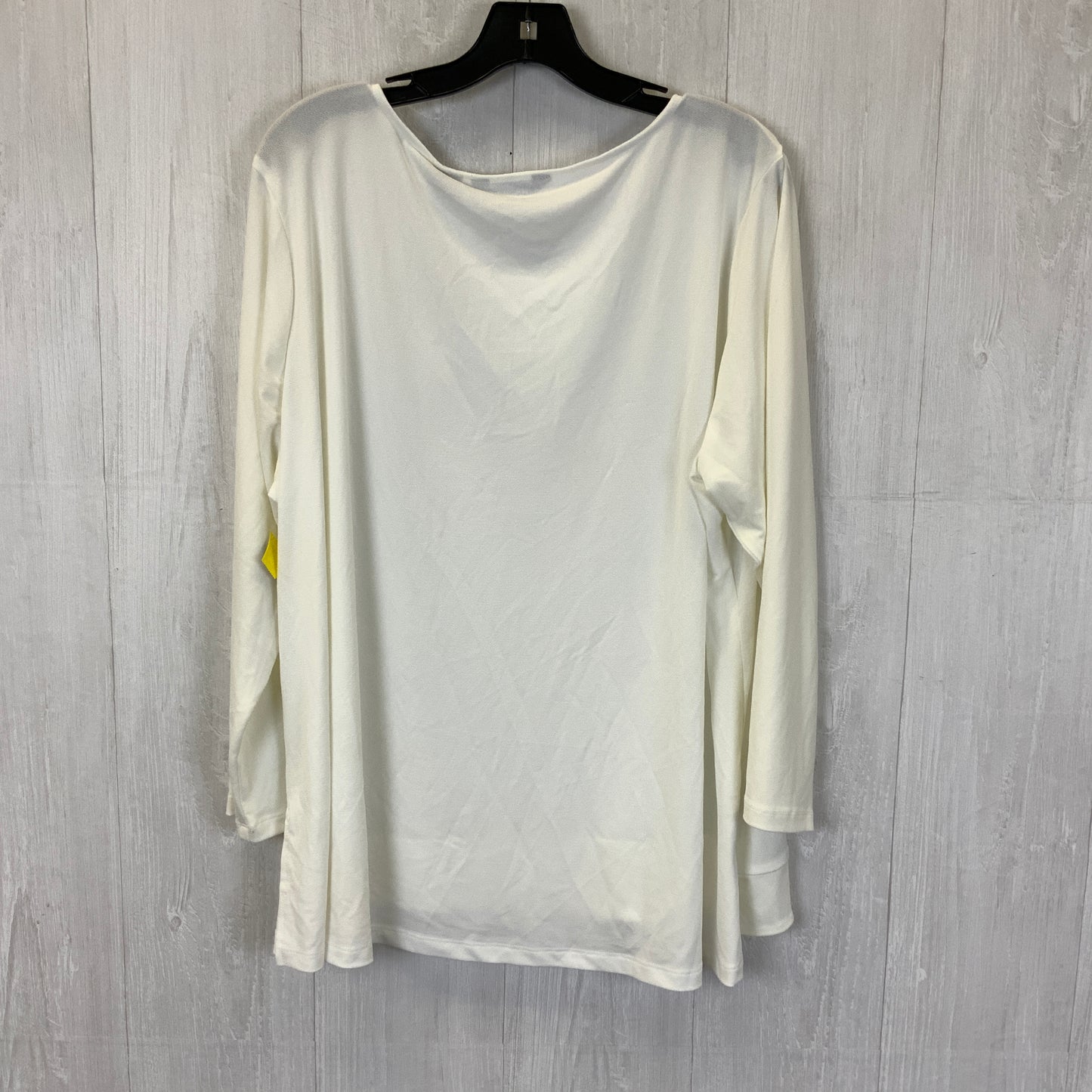 Top Long Sleeve By Investments In White, Size: 2x