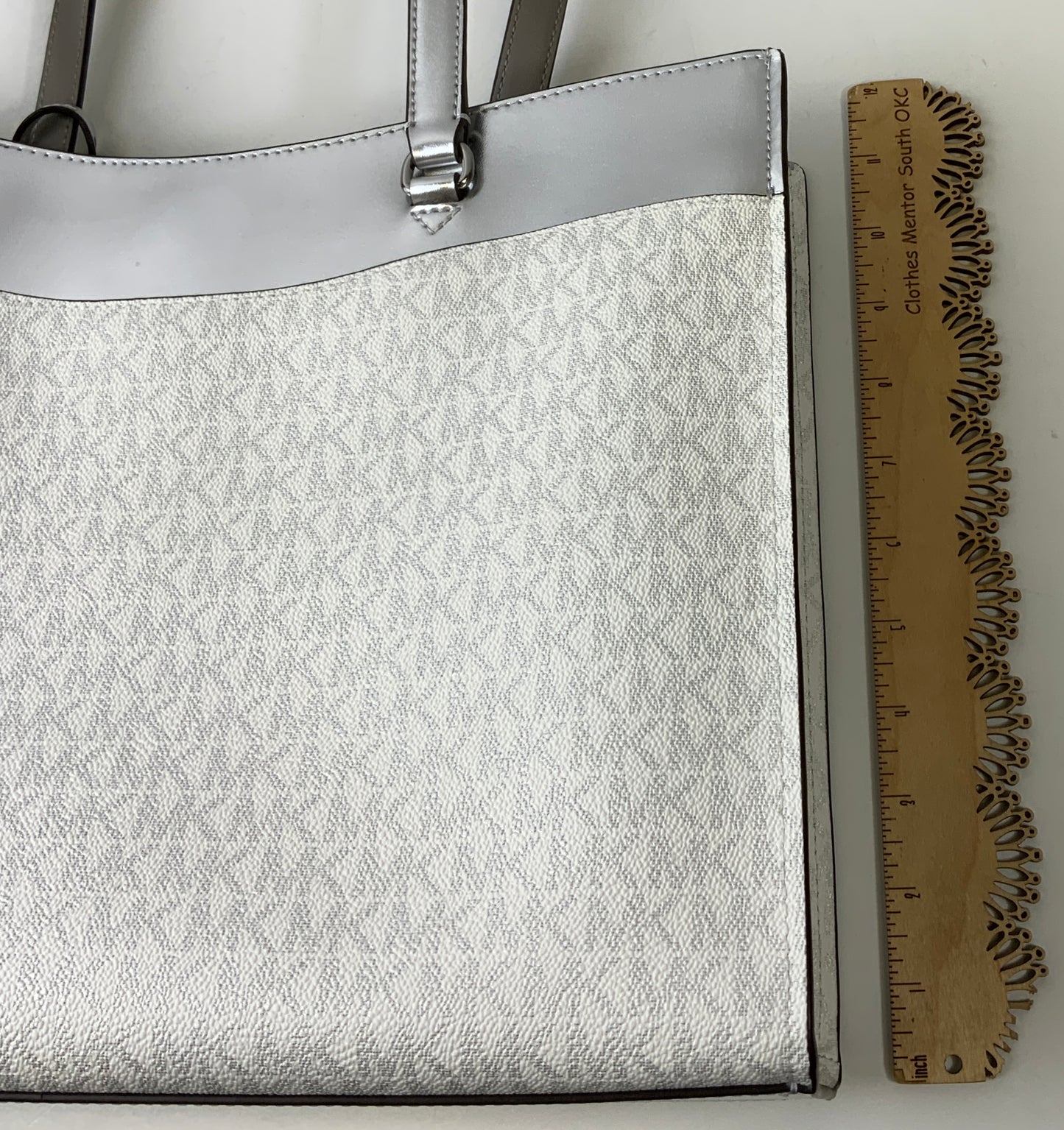 Handbag Designer By Michael Kors In Silver & White, Size:Large