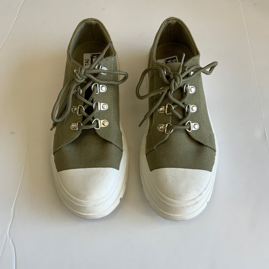 Shoes Sneakers By Soda  Size: 9